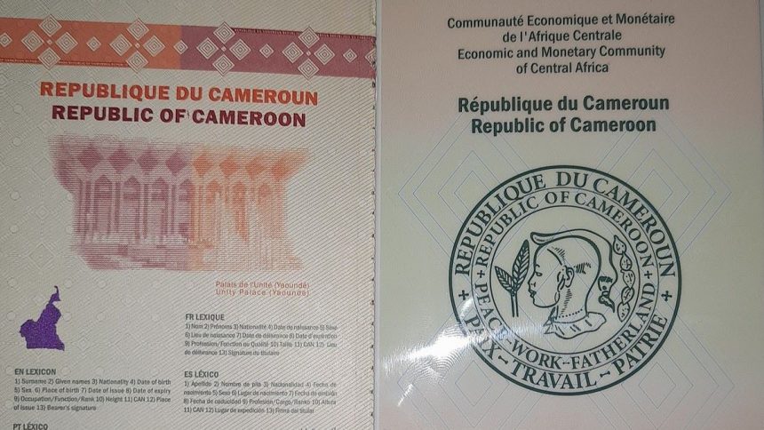 Intérieur du passeport camerounais